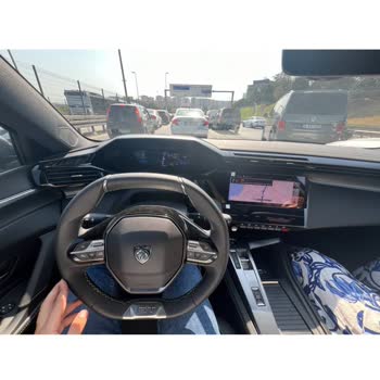 Peugeot E-308 Sıfır Araçtaki Direksiyon Kesiği