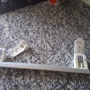 Uğur Derin Dondurucu Kırılan Kapı Kolu İçin Ücret Talep Edilmesi