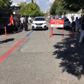 Milli Eğitim Bakanlığı Okul Önünde Tehlike Saçan Motorsiklet Eğitim Alanı