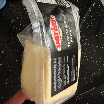 Varlar Süt Ürünleri Kaşar Peyniri Kalitesiz Ve Kötü Kokulu!