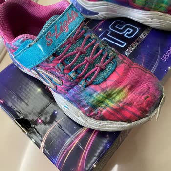 Problema con la garantía de los zapatos Skechers para niños