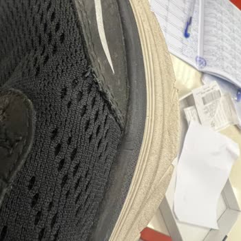 Skechers Zapatos Se Desmoronaron en un Mes, Reembolso Negado