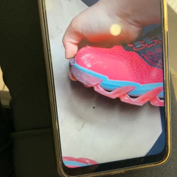 Skechers Zapatillas Nuevas Se Rompen en los Dedos, Defecto de Fabricación Ignorado