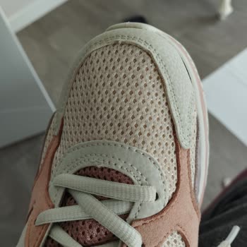 Skechers: Zapatos Deformados en 20 Días