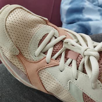 Skechers: Zapatos Deformados en 20 Días