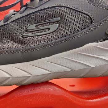 Problema con zapatos Skechers: suelas defectuosas y mal servicio al cliente
