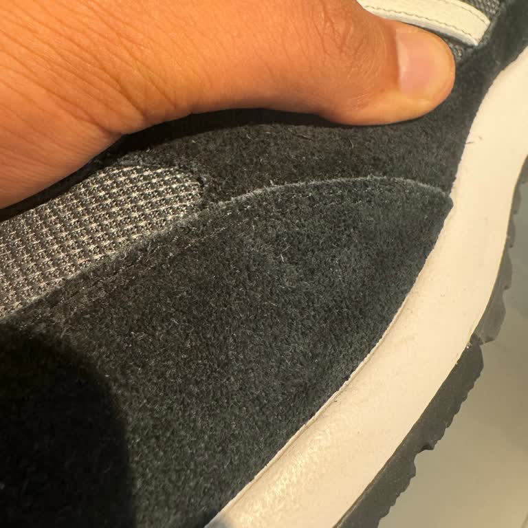Kaptan Spor Adidas Ayakkabılarında Renk Değişimi Ve Koku Sorunu
