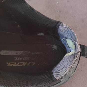 Skechers Zapatillas Desgastadas en Menos de un Año y Rechazo de Reseña