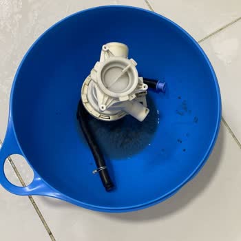 Cobro excesivo por reemplazo de bomba de lavadora Beko