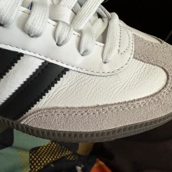 Adidas vende productos de exhibición como nuevos