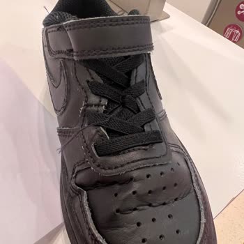 Nike Kids Sneakers Parece Falsos y Deformados, Calidad Muy Baja