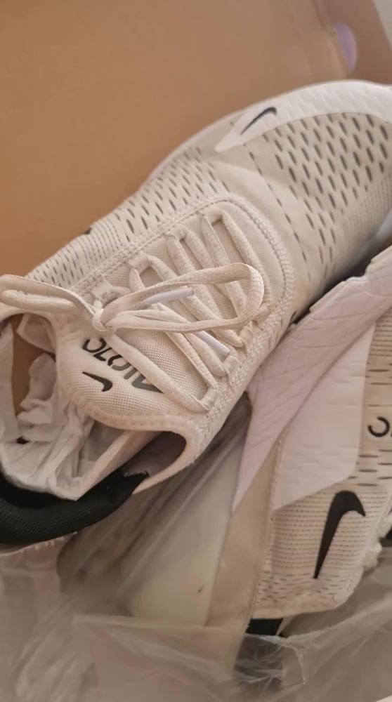 Nike Air Max270 Zapatos: Calidad Decepcionante y Mal Servicio al Cliente Portada de vídeo