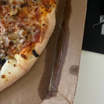 Domino's Pizza Kirli Kutu İçerisinde Gönderilen Pizza