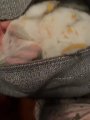 El cojín del asiento IKEA Kivik se derritió a pesar de la garantía de 10 años Portada de vídeo