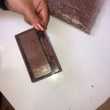 Watsons No Respondió Sobre Entrega Dañada de Revolution Bronzer