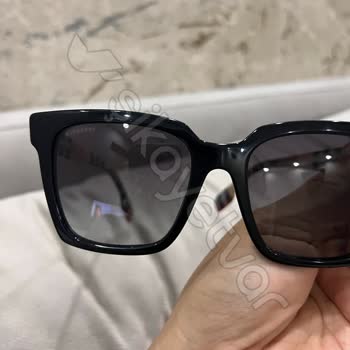 Burberry Gözlük Camımda Soyulmalar Var