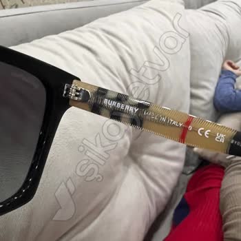 Burberry Gözlük Camımda Soyulmalar Var