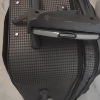 SunExpress: Maleta Rota, Me Dijeron Que La Reparara Tras Un Mes de Espera