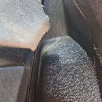 Peugeot 3008 GT 2023 - Desgarro en el Panel de la Puerta No Cubierto por Garantía