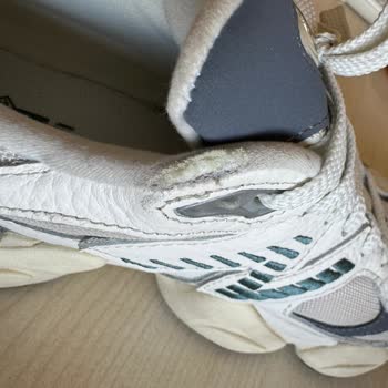 New Balance 9060 Shoes Damaged After 3 Wears