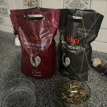 Çitlekçi Markasının Çekirdek Paketinden Sigara İzmariti Çıktı!