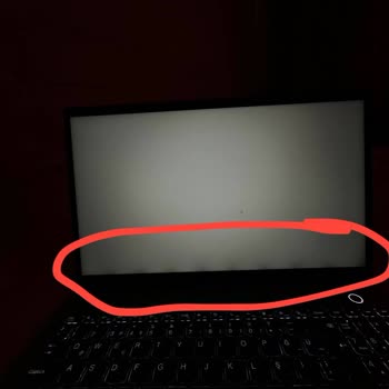 La pantalla de mi Lenovo ThinkBook G3 ACL 21A40039TX filtra luz