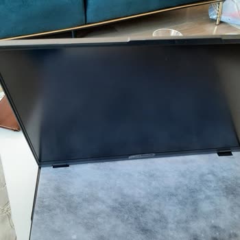 Lenovo Legion 5 Pro con Pixeles Defectuosos y Dispositivo Dañado