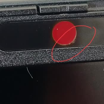 Lenovo Laptop Devuelto con Arañazos sin Reparación del Servicio