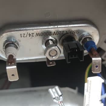 Mi lavadora Electrolux muestra el error e-10 repetidamente