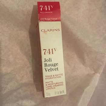 Sephora 741 Jolie Rouge Velvet Lipstick llegó sin tapa protectora, está usado
