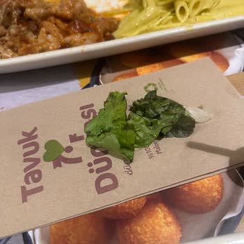 Tavuk Dünyası Çiğ Tavuk Ve Bozuk Salata