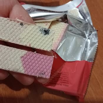 A101 Xroll Çilekli Gofretteki Siyahlık Nedir