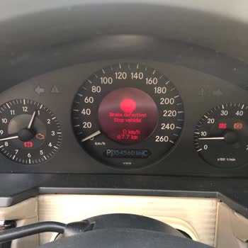 Mercedes-Benz E 200 W211 Error de Freno Defectuoso