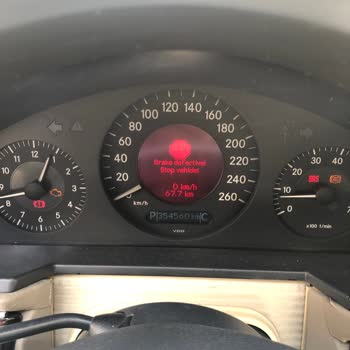 Mercedes-Benz E 200 W211 Error de Freno Defectuoso