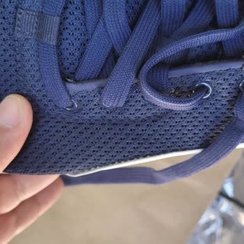 Puma no honra garantía por costuras defectuosas en mis zapatos