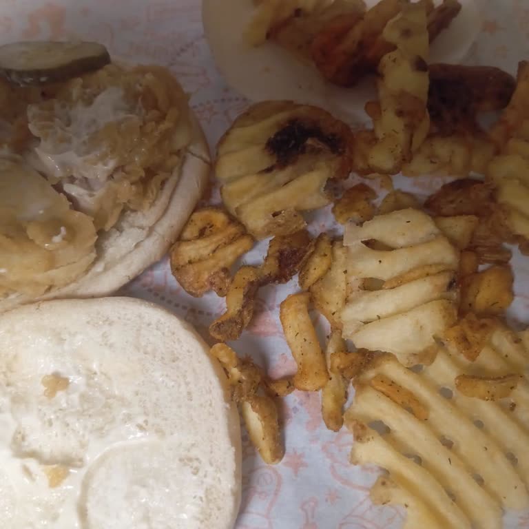 Popeyes Tavuğun Pişmemiş Olması
