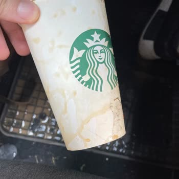 Problema con vaso de cartón de café caliente de Starbucks