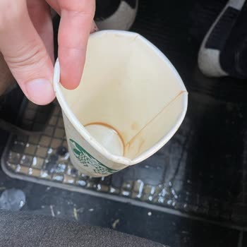 Problema con vaso de cartón de café caliente de Starbucks