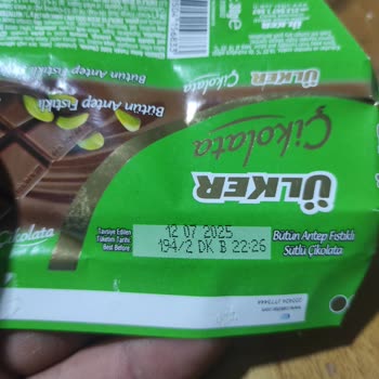 Ülker Bütün Antep Fıstıklı Kurtlanmış