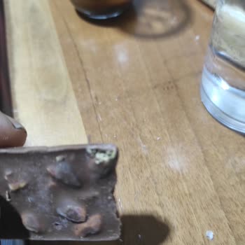 Ülker Bütün Antep Fıstıklı Kurtlanmış