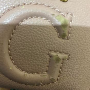 Cartera Guess Deformada, Ofrecieron Cupón del 15% en Lugar de Reemplazo