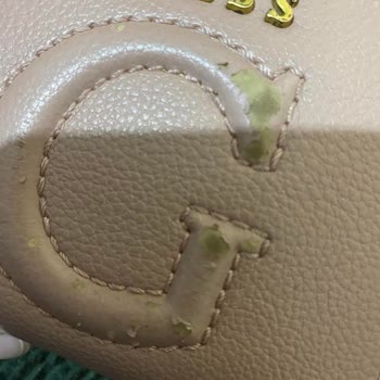 Cartera Guess Deformada, Ofrecieron Cupón del 15% en Lugar de Reemplazo