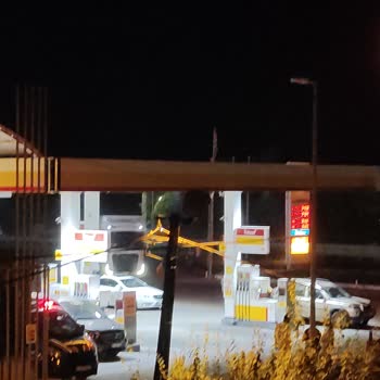 Shell Estación Ruidosa y Comportamiento Inapropiado por la Noche