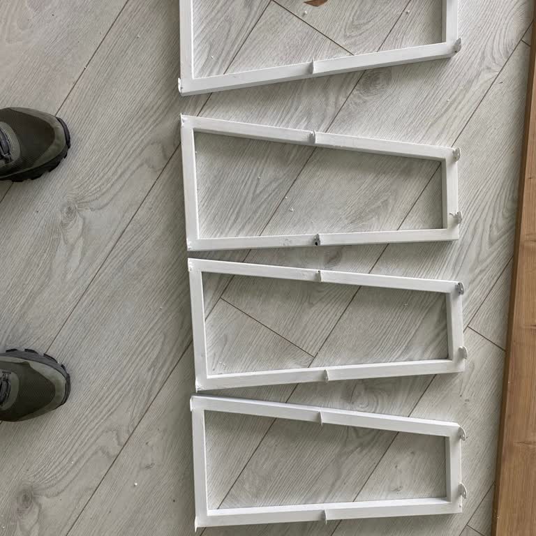 Vivense envió partes incorrectas para mi mueble de TV Lissa y no puedo ensamblarlo