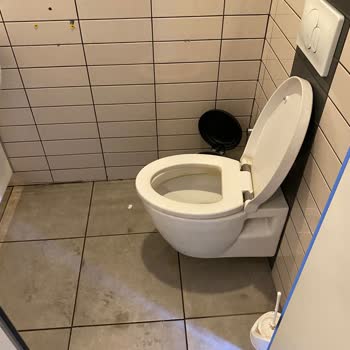 Shell Taşpınar Şubesi Tuvaletleri Çok Kötü Kokuyor Eski Bakımsız Kirli