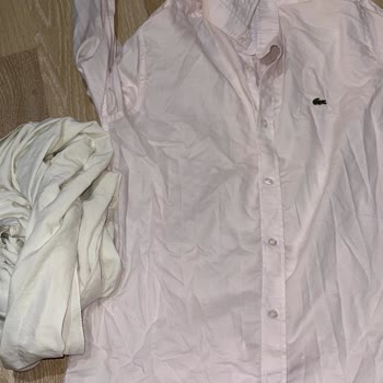 Lacoste Beyaz Gömlek Pembe Oldu