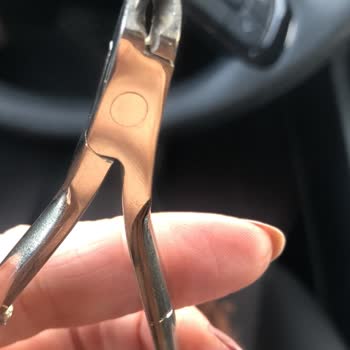 Rossmann: Gerente se negó a aceptar bolígrafo de manicura defectuoso