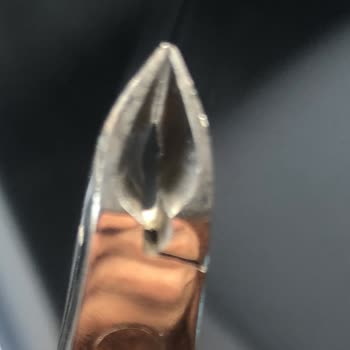 Rossmann: Gerente se negó a aceptar bolígrafo de manicura defectuoso