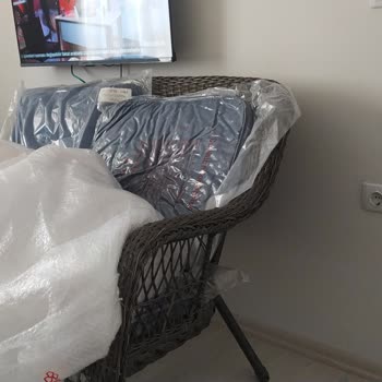 Bauhaus Retraso en la Sustitución de Muebles de Ratán Dañados