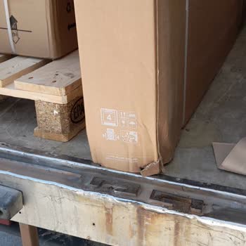 DHL dañó mi televisor Samsung 65S95C durante la entrega
